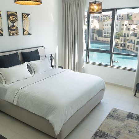 Appartamento Downtown Oasis, Burj Khalifa Views, Luxury Amenities Dubai Esterno foto