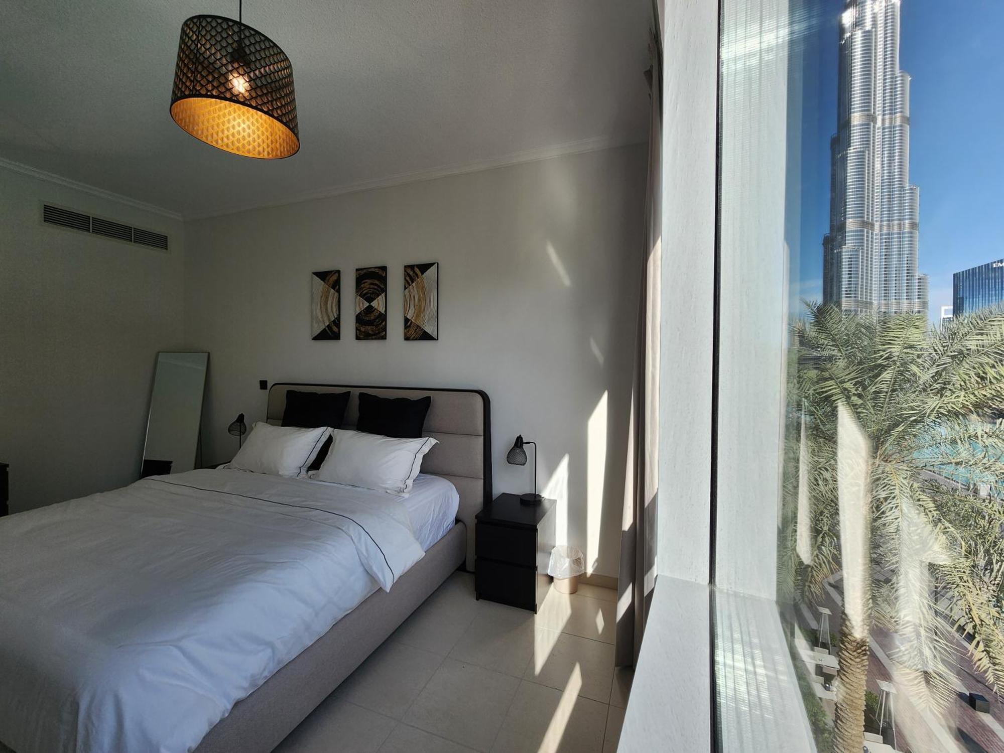 Appartamento Downtown Oasis, Burj Khalifa Views, Luxury Amenities Dubai Esterno foto