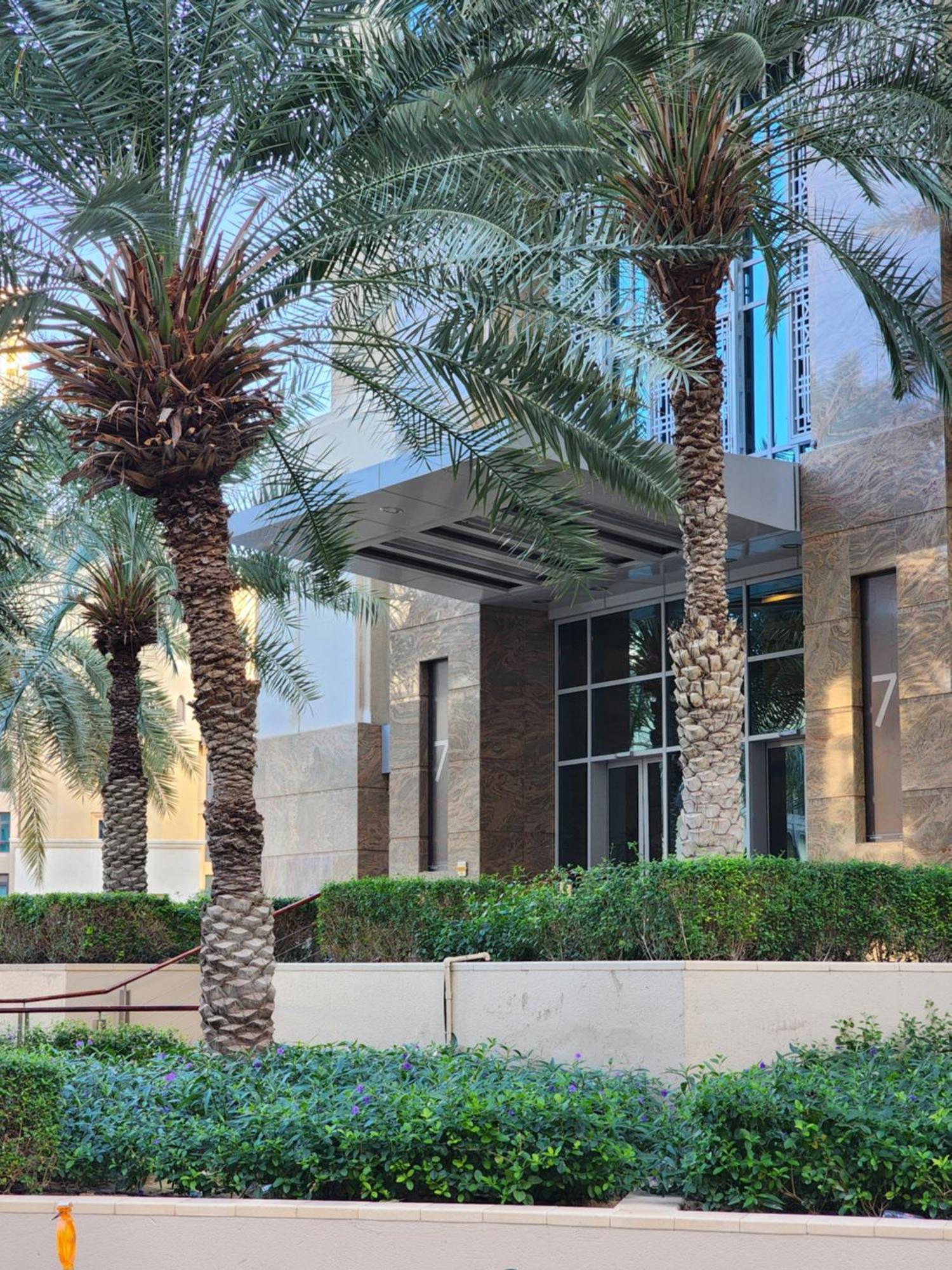 Appartamento Downtown Oasis, Burj Khalifa Views, Luxury Amenities Dubai Esterno foto