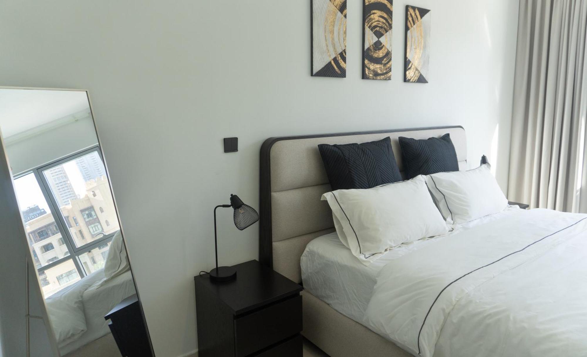 Appartamento Downtown Oasis, Burj Khalifa Views, Luxury Amenities Dubai Esterno foto