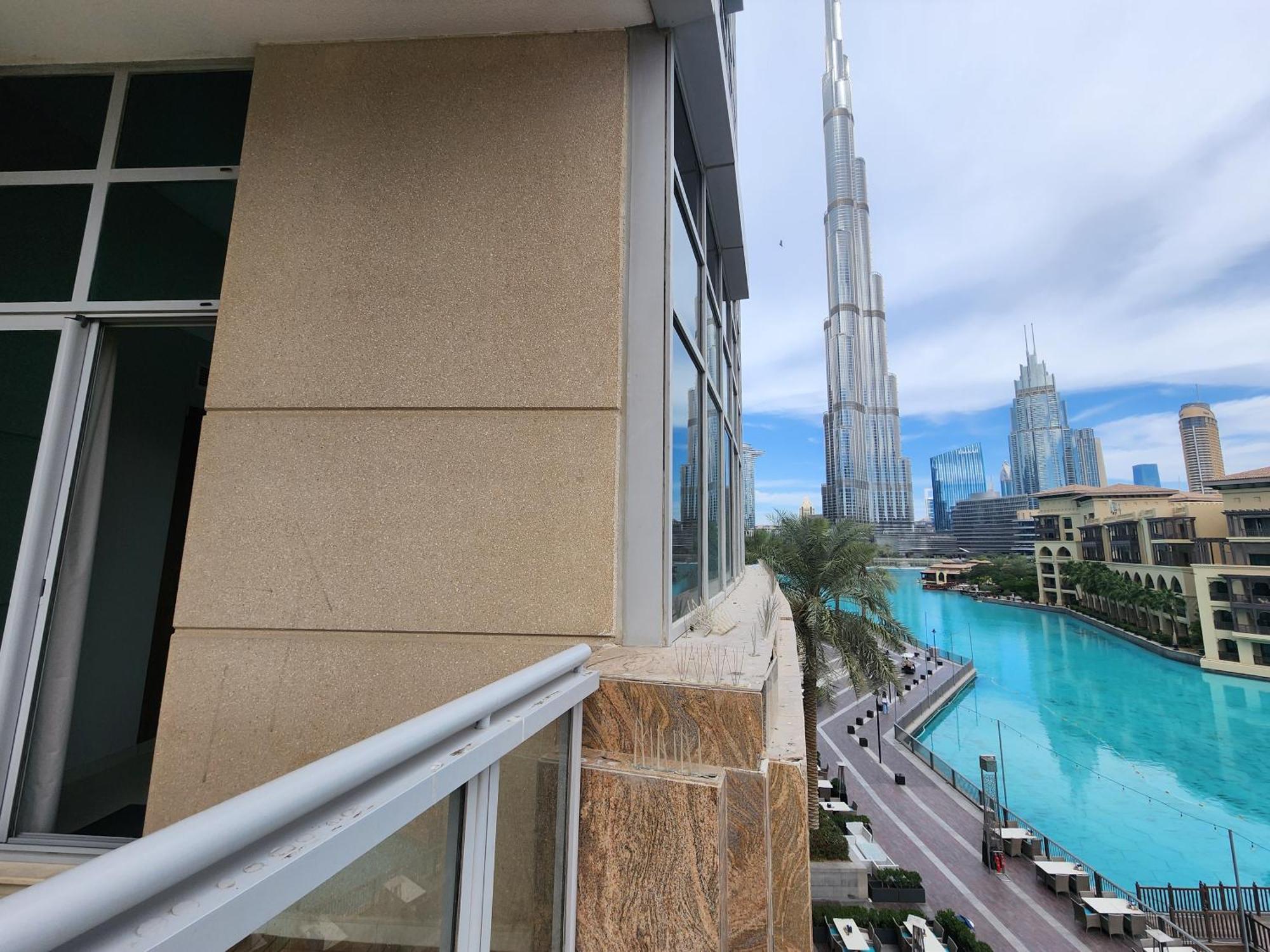 Appartamento Downtown Oasis, Burj Khalifa Views, Luxury Amenities Dubai Esterno foto