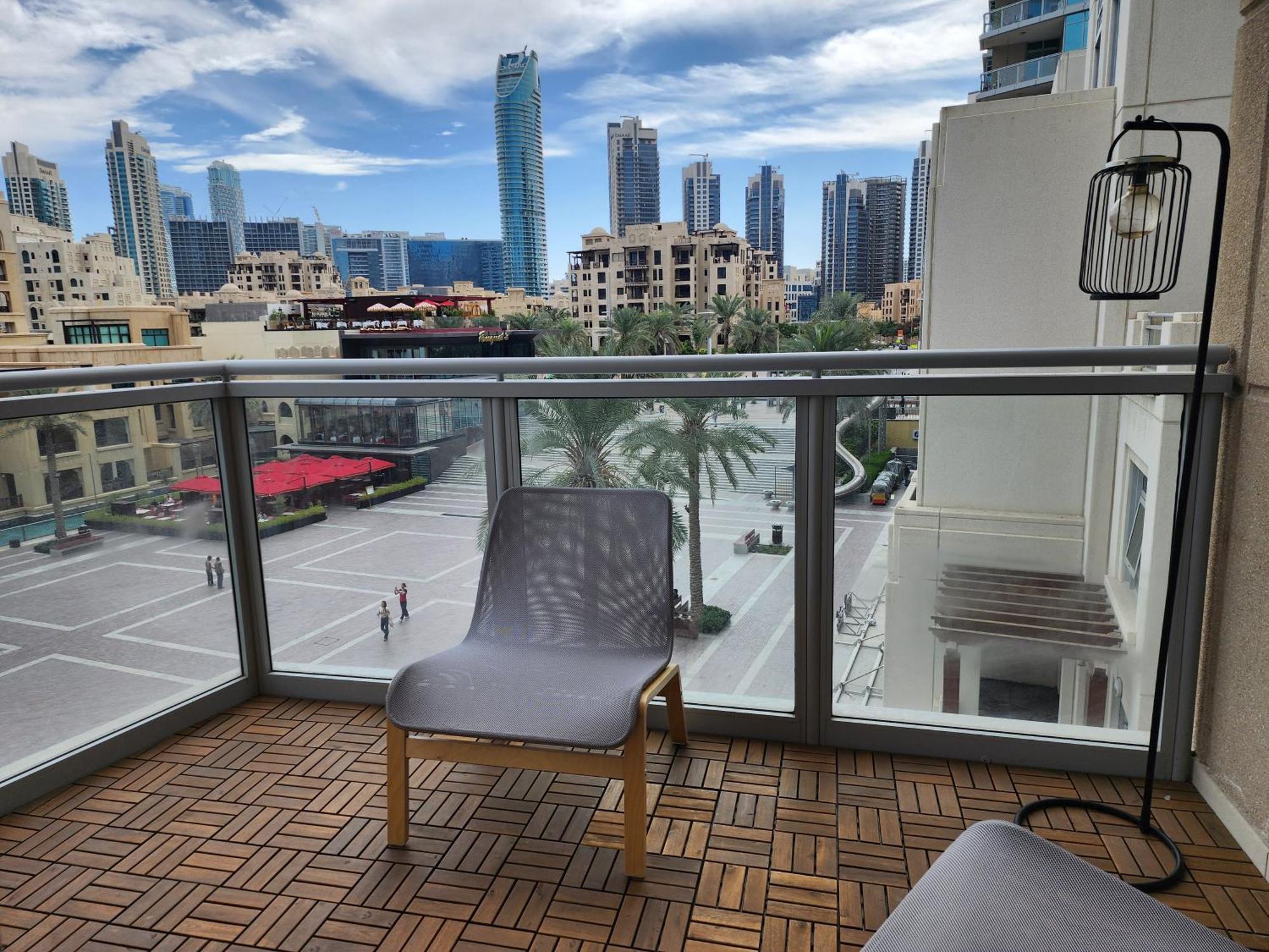 Appartamento Downtown Oasis, Burj Khalifa Views, Luxury Amenities Dubai Esterno foto