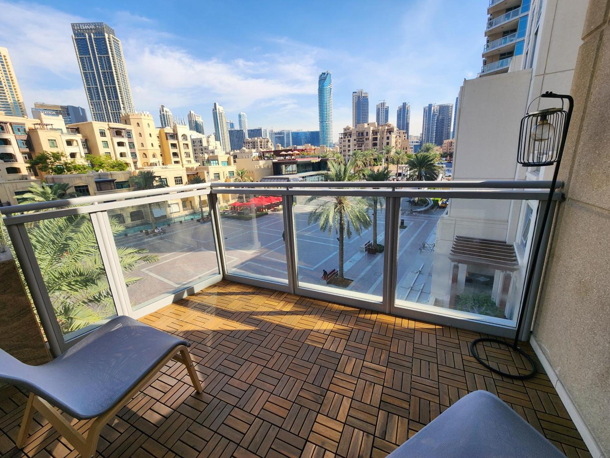 Appartamento Downtown Oasis, Burj Khalifa Views, Luxury Amenities Dubai Esterno foto