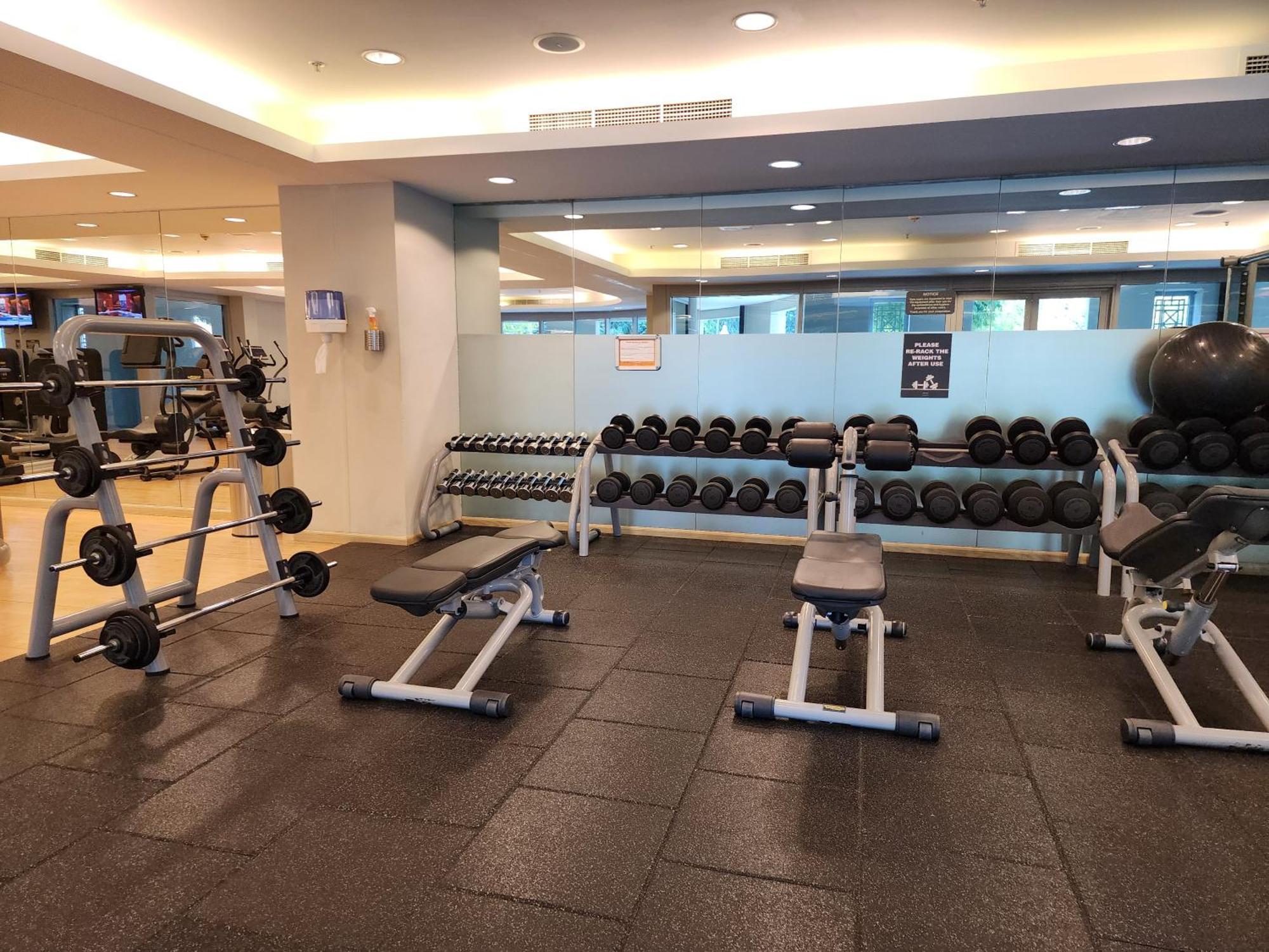 Appartamento Downtown Oasis, Burj Khalifa Views, Luxury Amenities Dubai Esterno foto