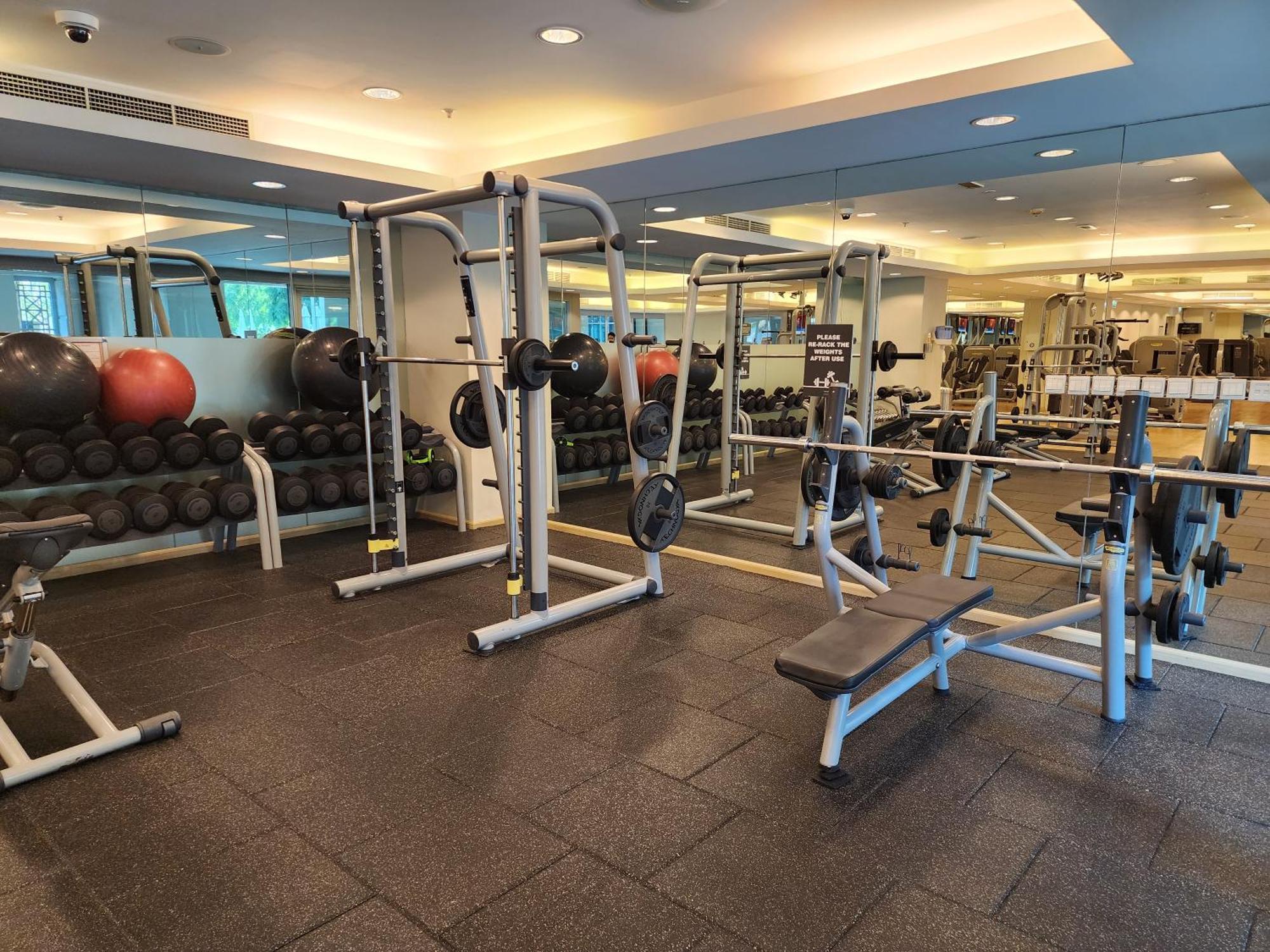 Appartamento Downtown Oasis, Burj Khalifa Views, Luxury Amenities Dubai Esterno foto