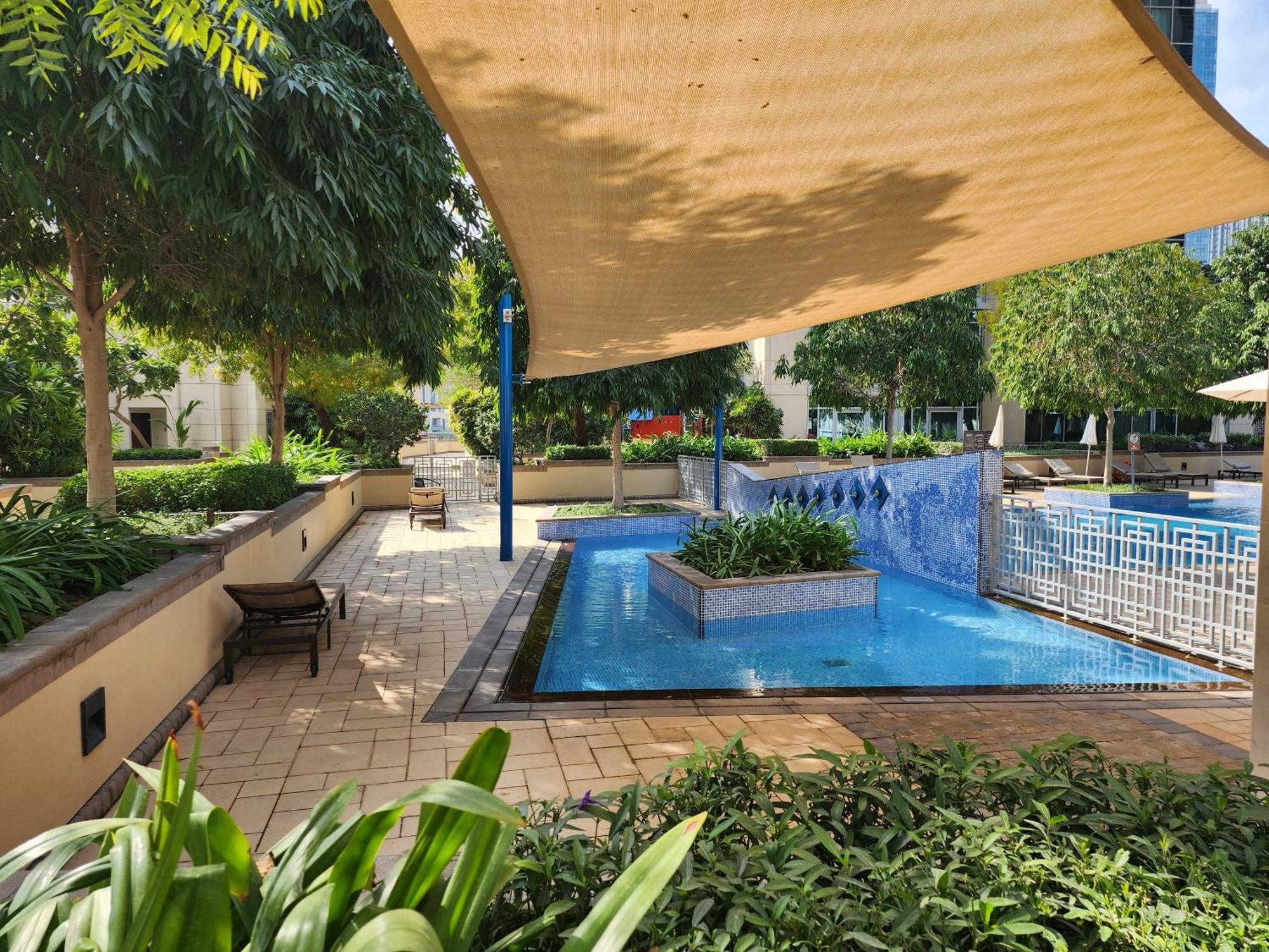 Appartamento Downtown Oasis, Burj Khalifa Views, Luxury Amenities Dubai Esterno foto