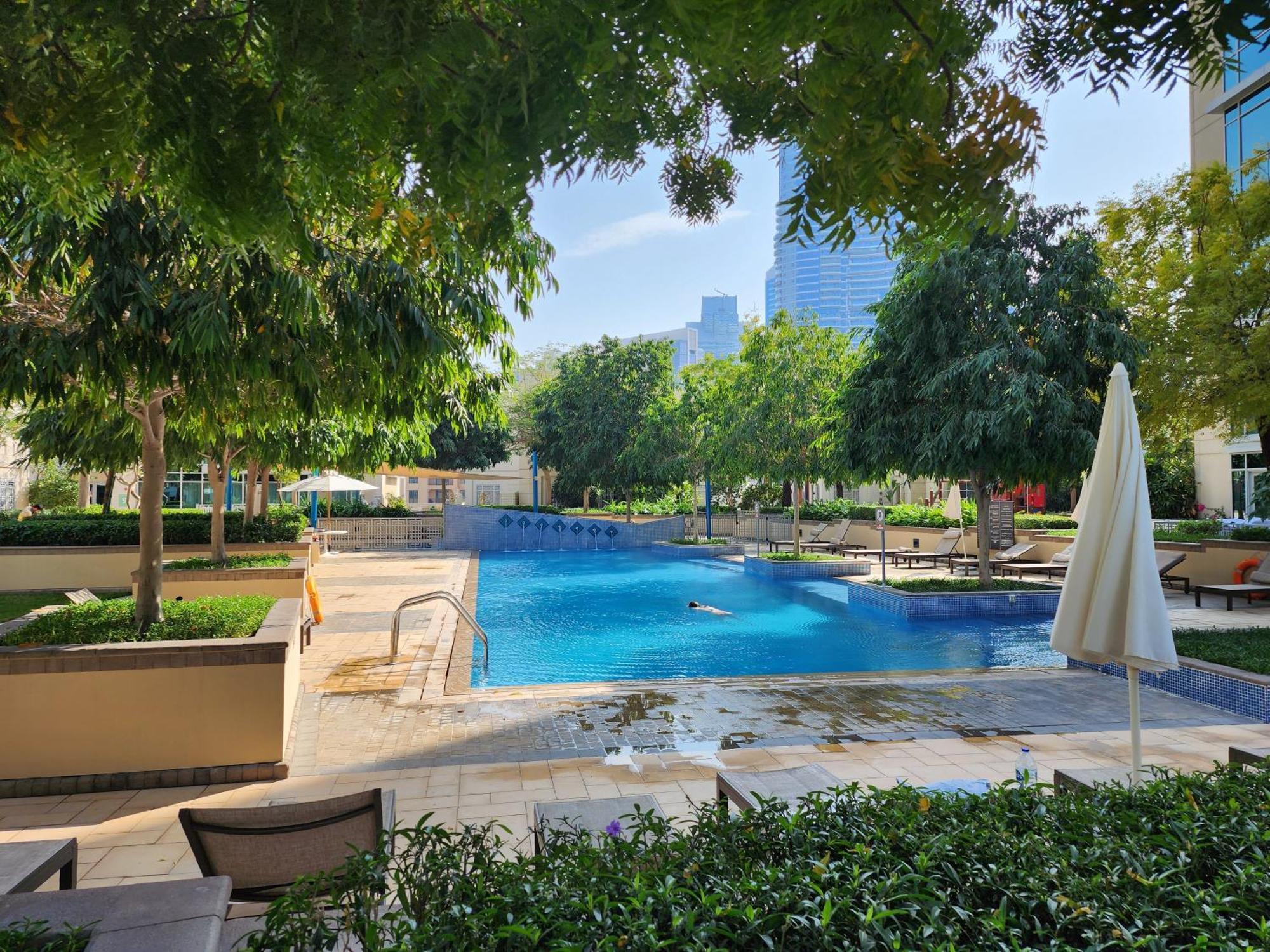 Appartamento Downtown Oasis, Burj Khalifa Views, Luxury Amenities Dubai Esterno foto