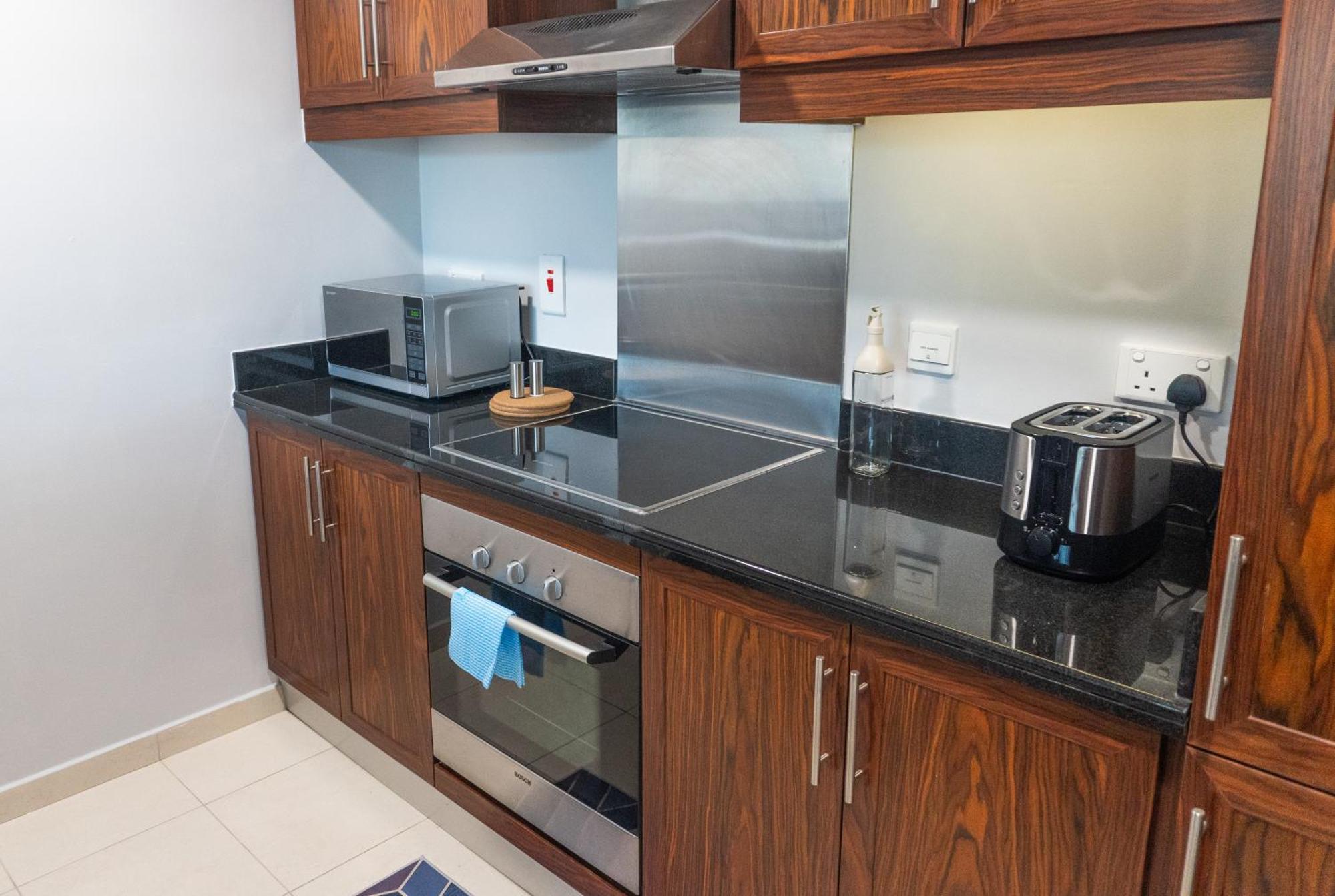 Appartamento Downtown Oasis, Burj Khalifa Views, Luxury Amenities Dubai Esterno foto