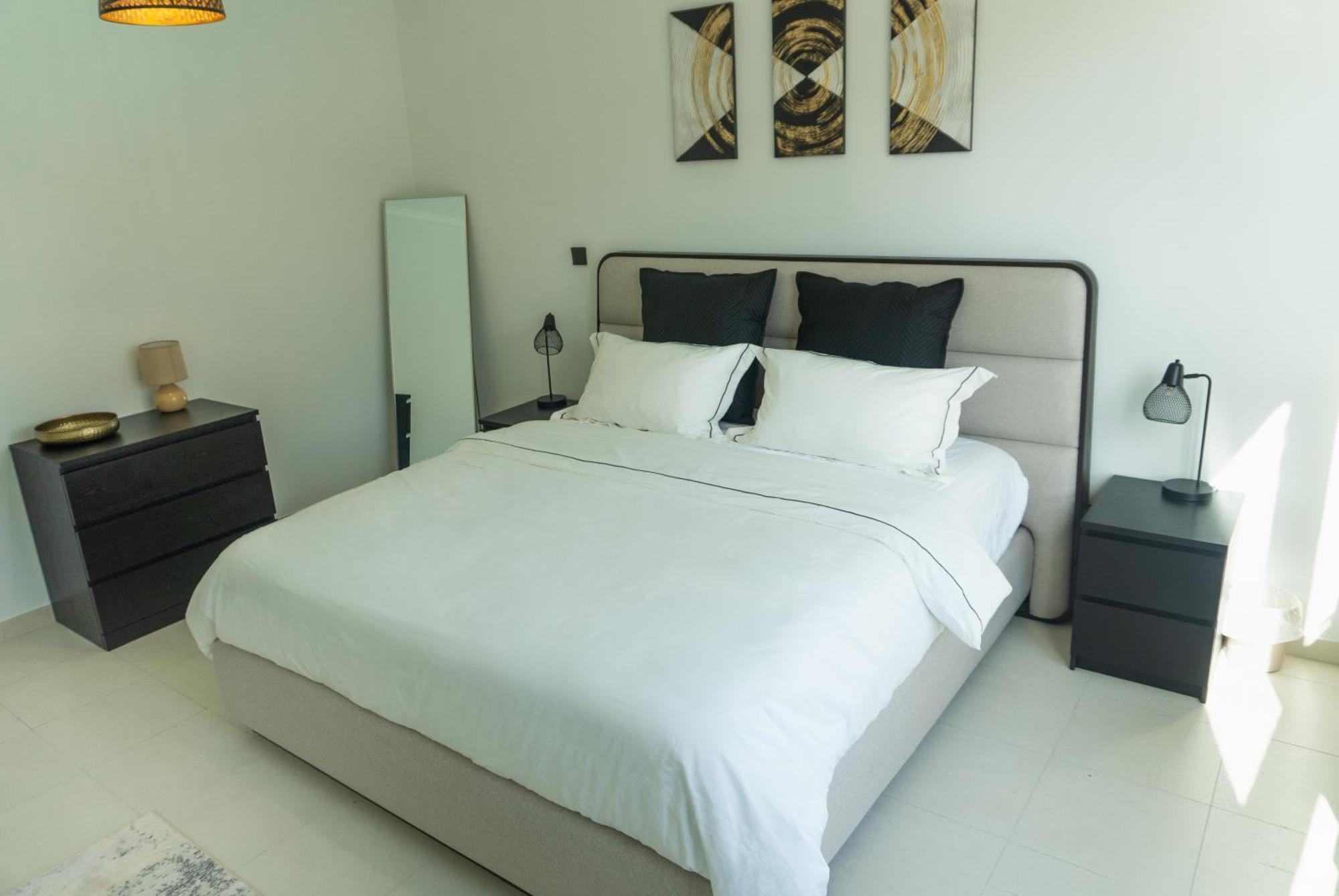 Appartamento Downtown Oasis, Burj Khalifa Views, Luxury Amenities Dubai Esterno foto