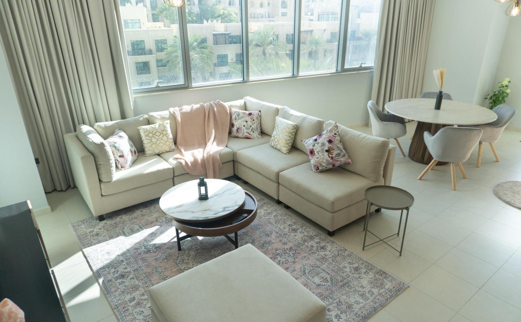 Appartamento Downtown Oasis, Burj Khalifa Views, Luxury Amenities Dubai Esterno foto