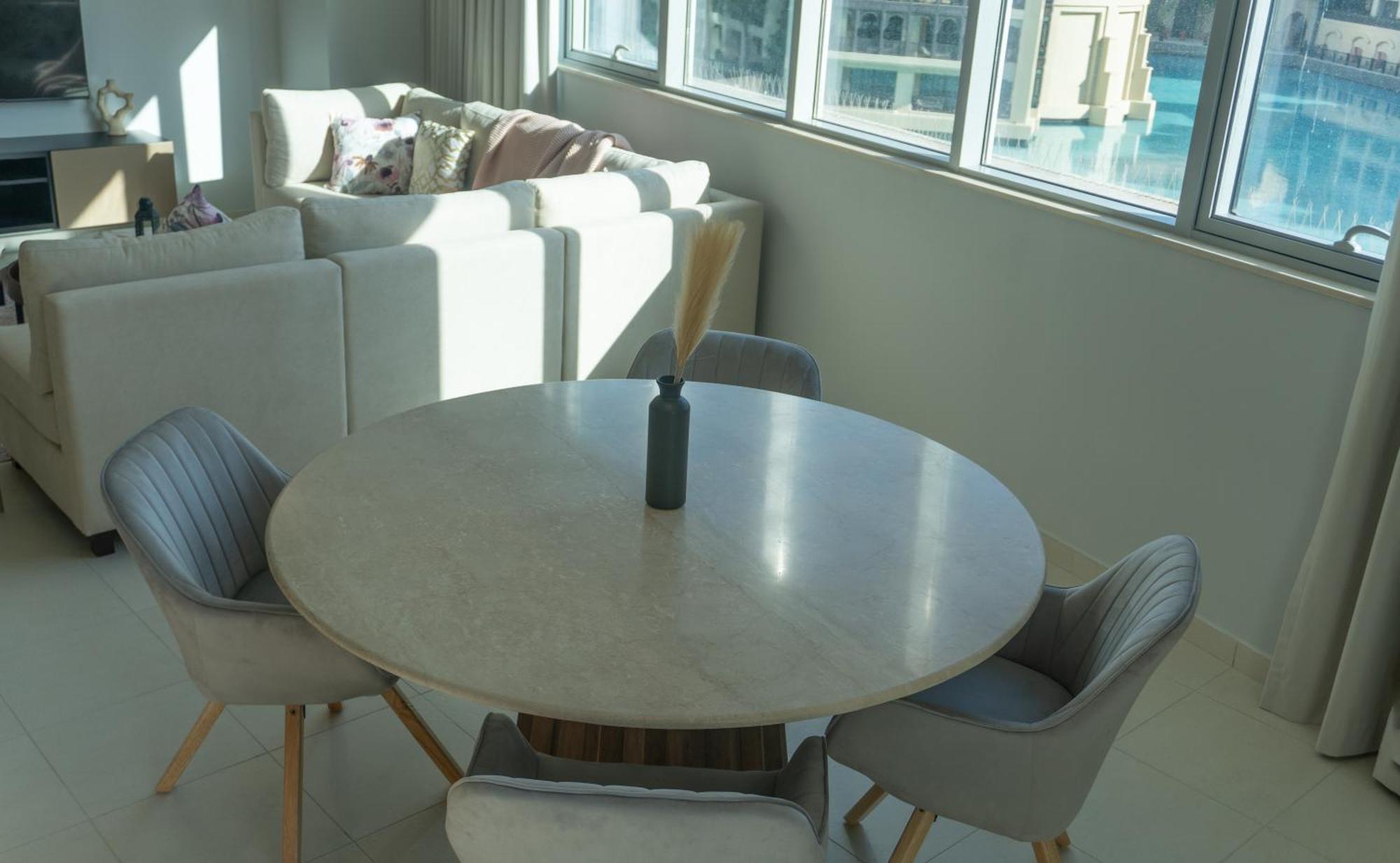 Appartamento Downtown Oasis, Burj Khalifa Views, Luxury Amenities Dubai Esterno foto