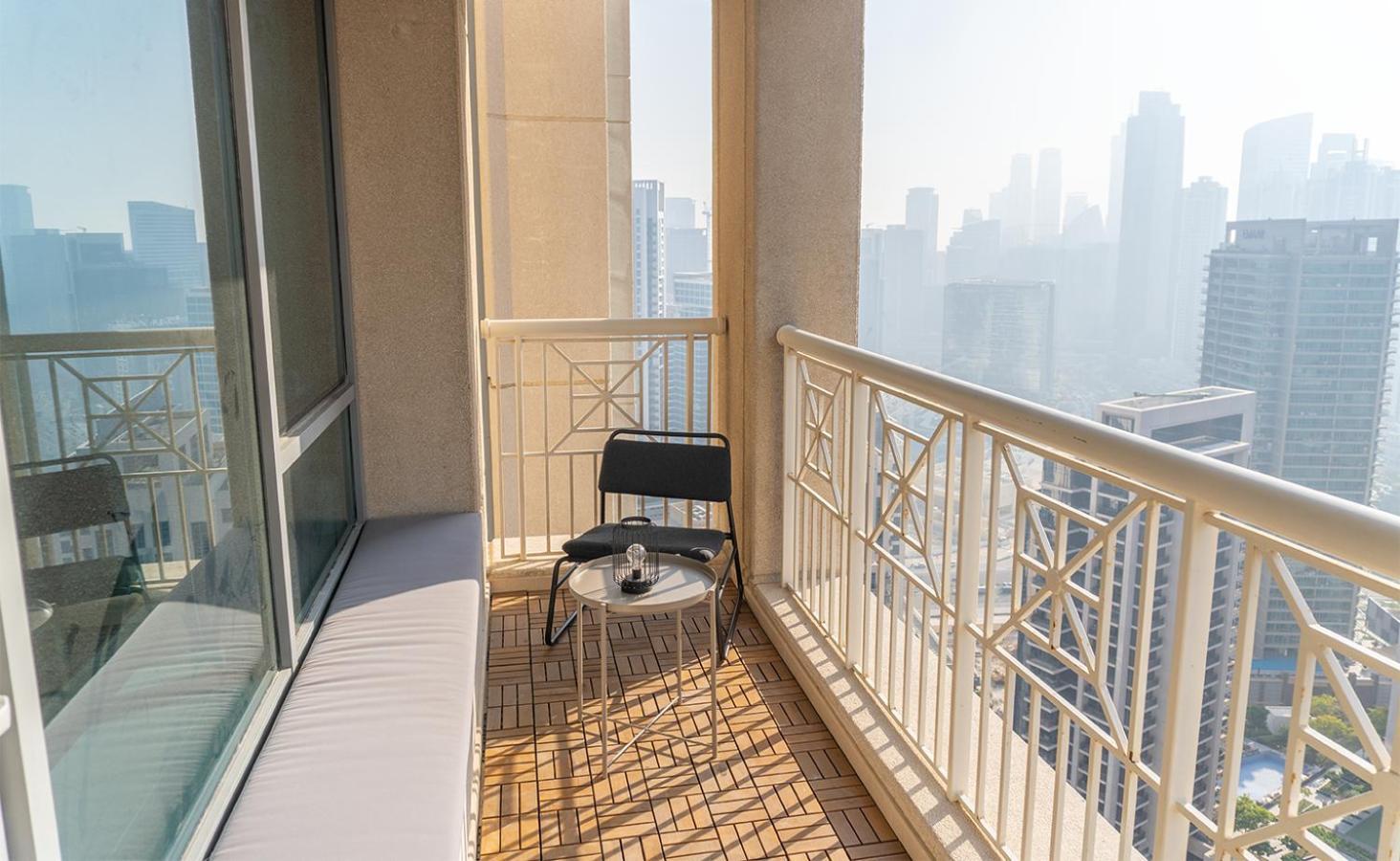 Appartamento Downtown Oasis, Burj Khalifa Views, Luxury Amenities Dubai Esterno foto