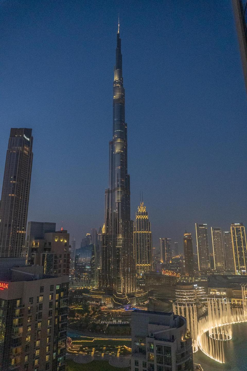 Appartamento Downtown Oasis, Burj Khalifa Views, Luxury Amenities Dubai Esterno foto