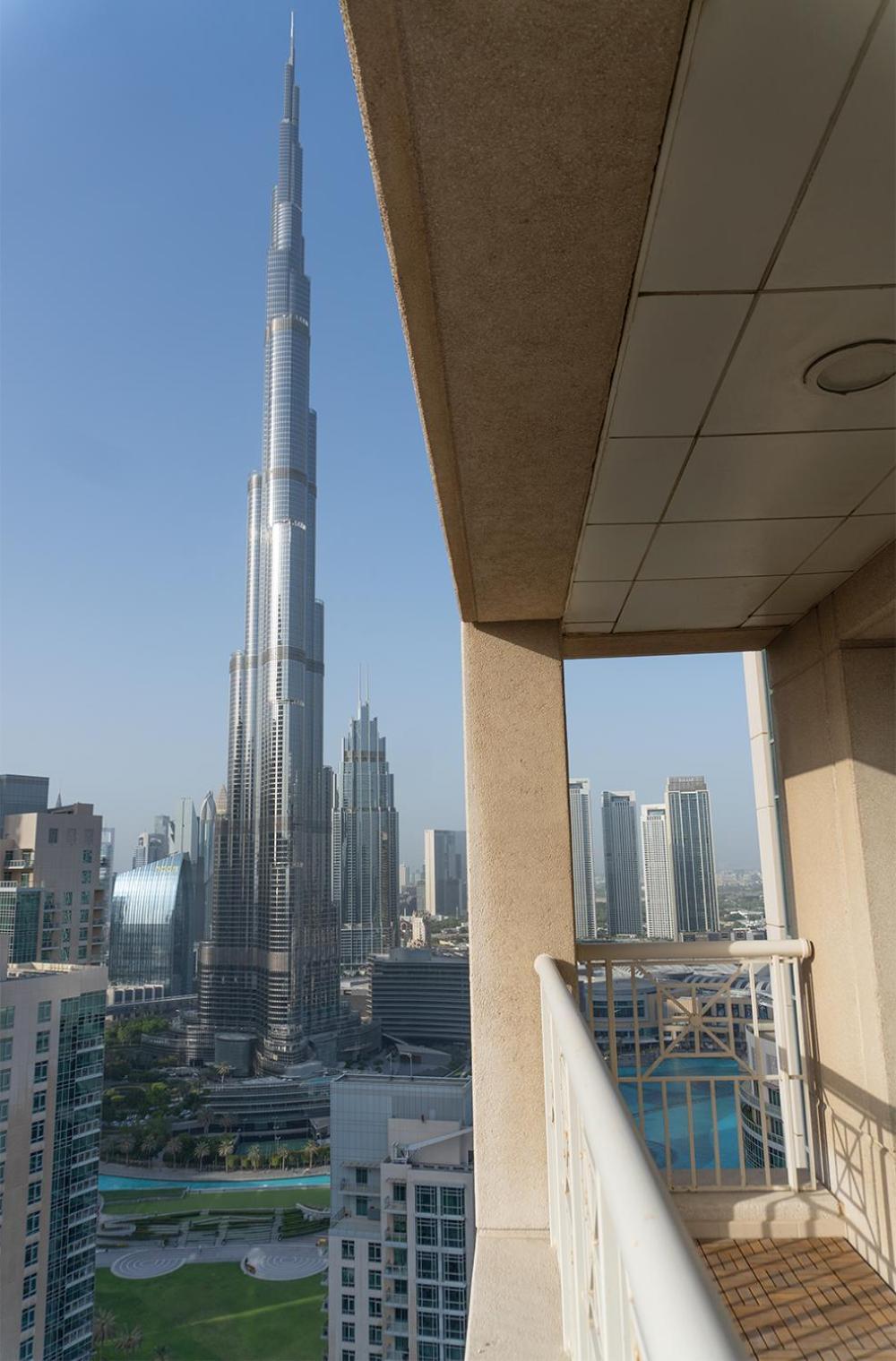 Appartamento Downtown Oasis, Burj Khalifa Views, Luxury Amenities Dubai Esterno foto